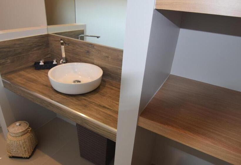 带大床的标准间, Amaya Resort