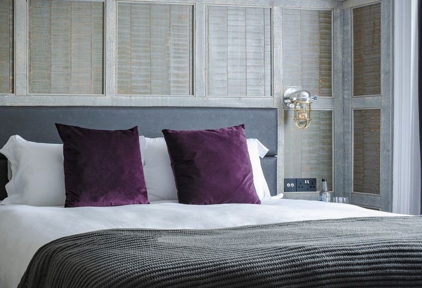 Номер Deluxe, Becketts