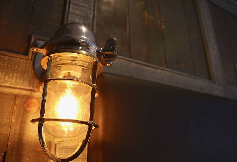 Номер Deluxe, Becketts