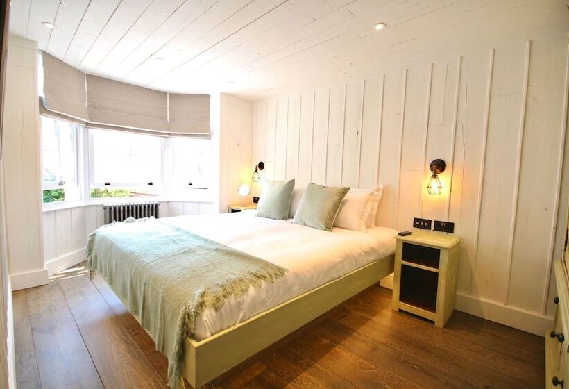 Номер Deluxe, Becketts