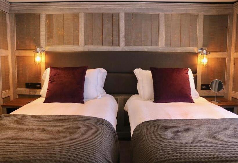 Номер Deluxe, Becketts