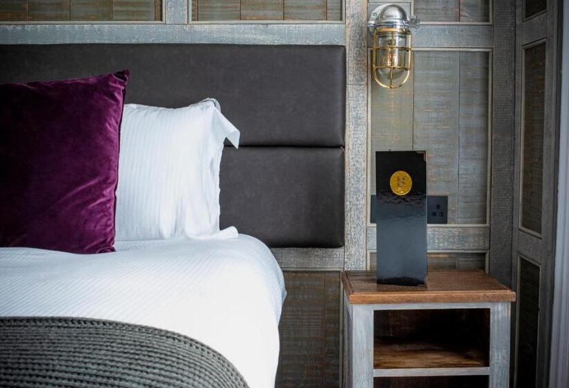 Номер Deluxe, Becketts