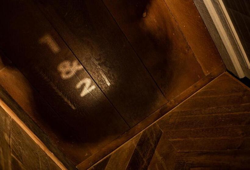 디럭스 룸, Becketts