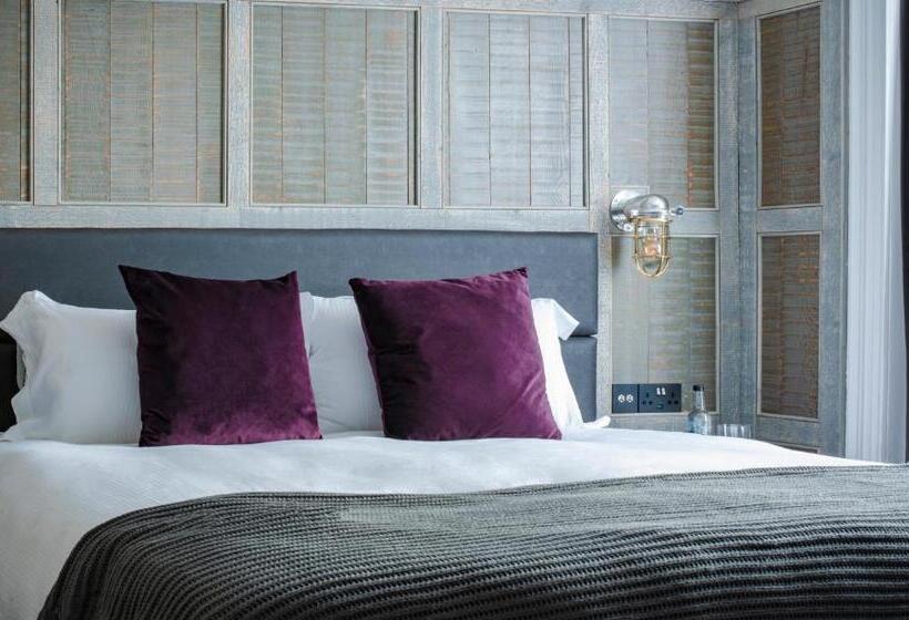 Номер Deluxe, Becketts