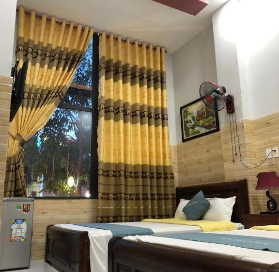 اتاق استاندارد چهارنفره با بالکن, Phi Hùng