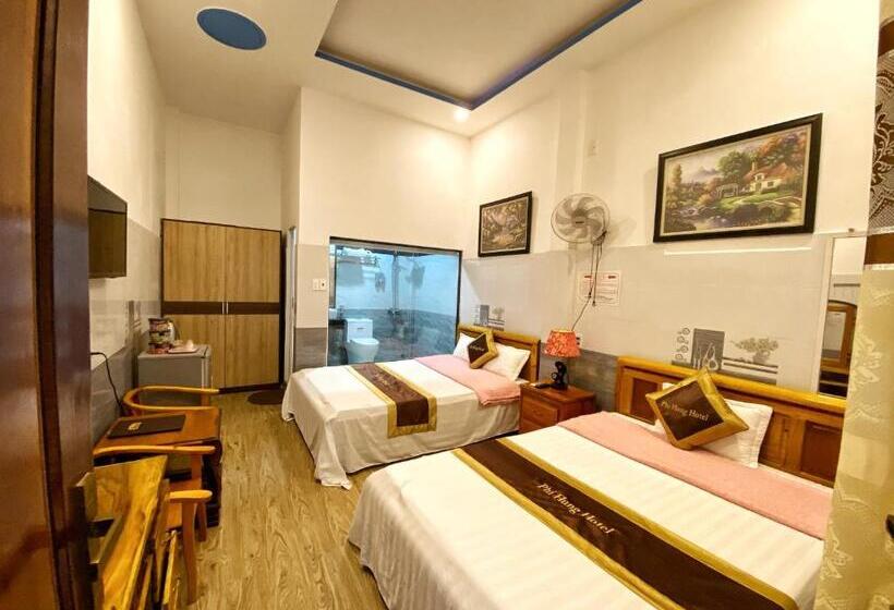 اتاق لوکس چهار تخته, Phi Hùng