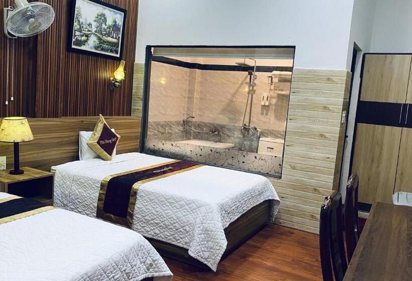 اتاق استاندارد چهار تخته, Phi Hùng