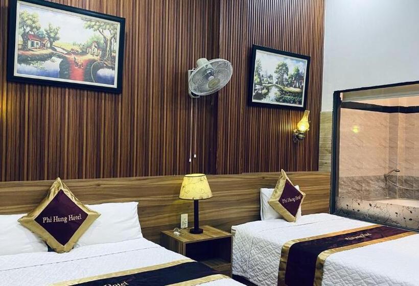 اتاق استاندارد چهار تخته, Phi Hùng