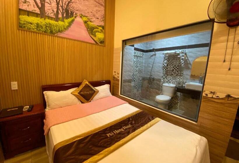 اتاق لوکس, Phi Hùng