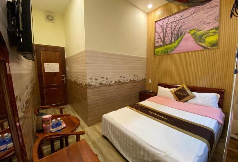 اتاق لوکس, Phi Hùng