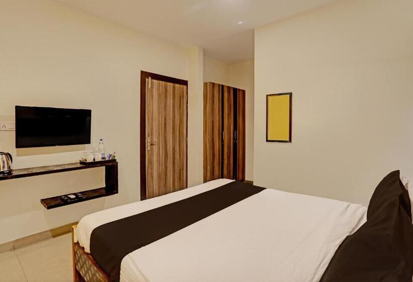 Triple Classic Room, Super Capital O Saharsh Grand Near Shilparamam