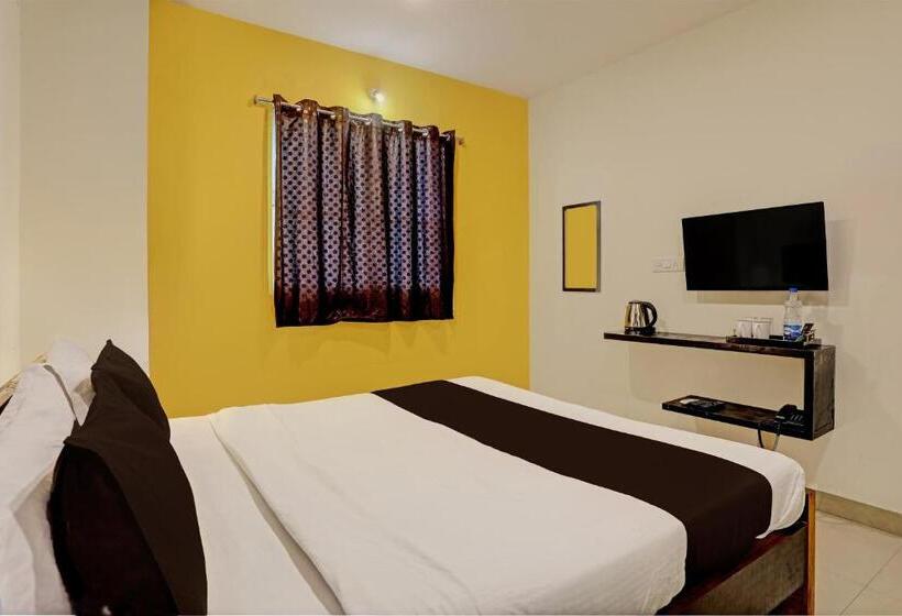 Triple Classic Room, Super Capital O Saharsh Grand Near Shilparamam