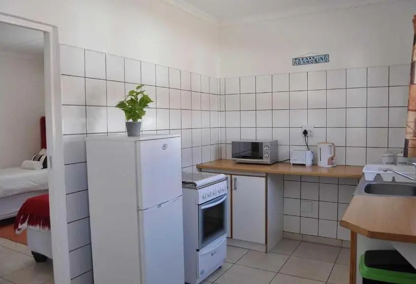 اتاق استاندارد سه نفره, Timo's Guesthouse Accommodation