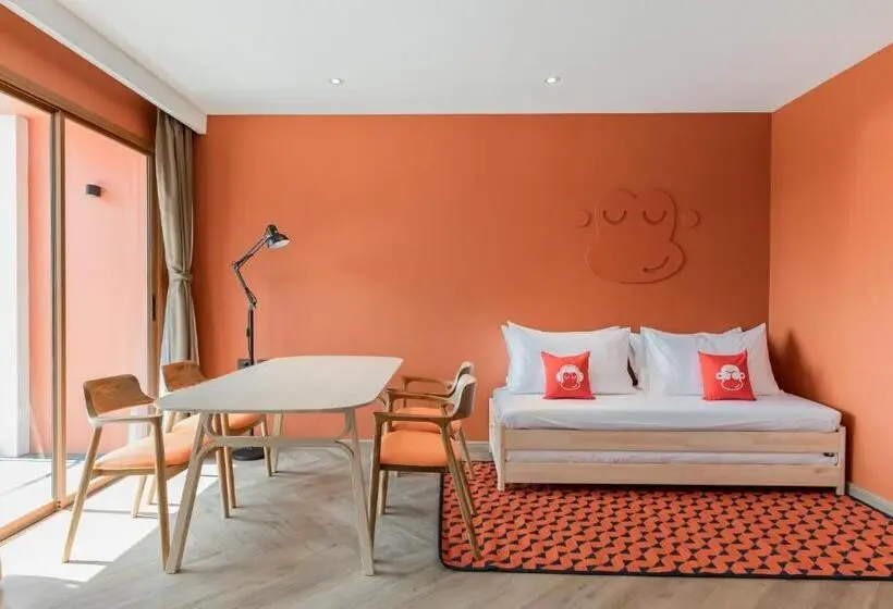 オーシャンビュースイート, Blu Monkey Hub And Hotel Bangsaen