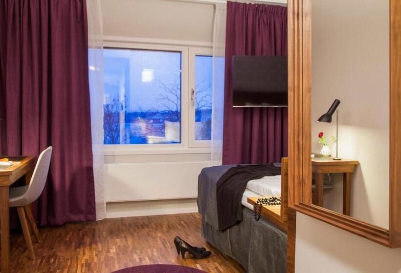 غرفة قياسية فردية, Rönneberga Konferens