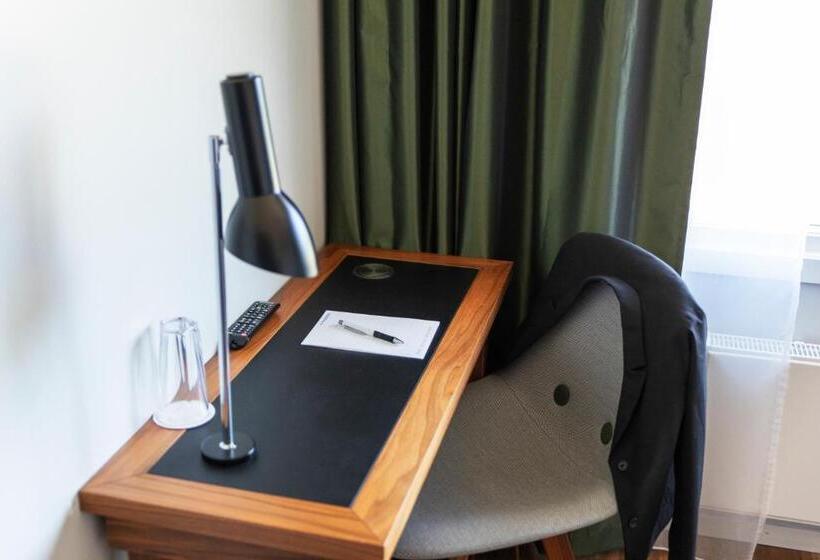 غرفة قياسية فردية, Rönneberga Konferens