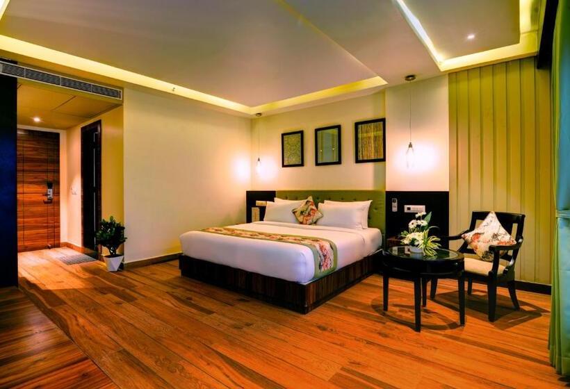 Номер Deluxe, Udaan Clover Hotel Banquet & Spa