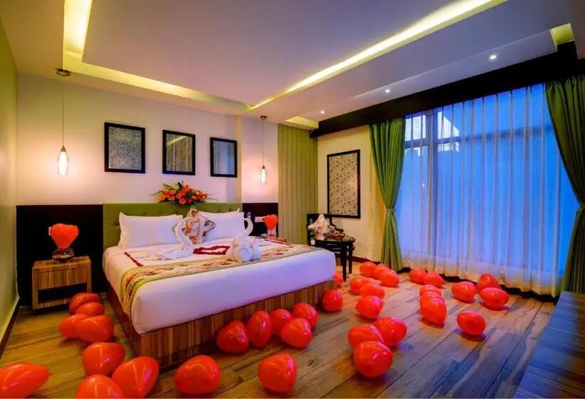 デラックスルーム, Udaan Clover Hotel Banquet & Spa