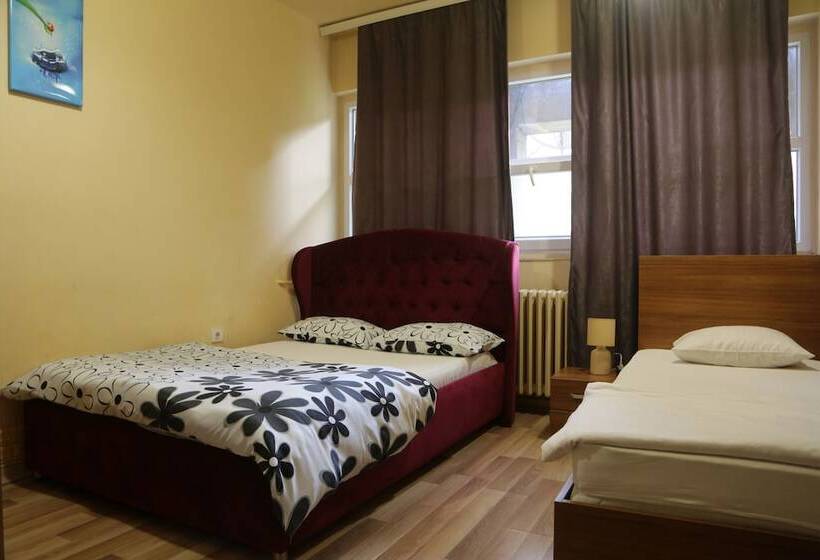 اتاق استاندارد, Moon Hostel