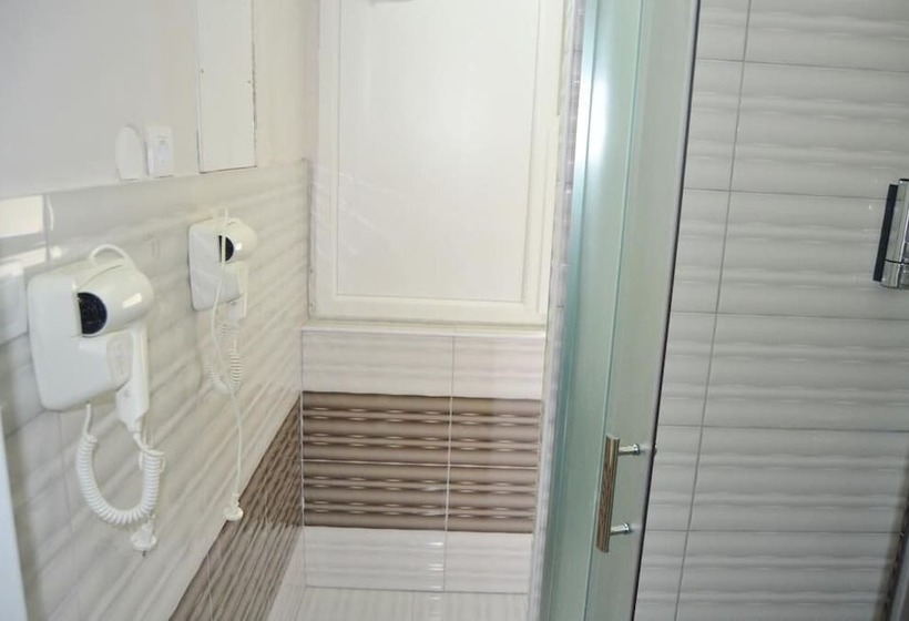 تختخواب در اتاق مشترک, Moon Hostel