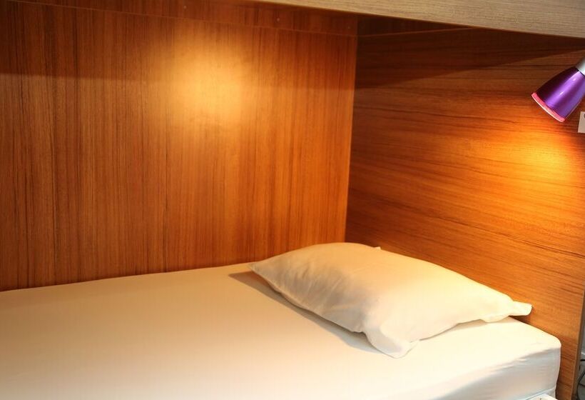 تختخواب در اتاق مشترک, Moon Hostel