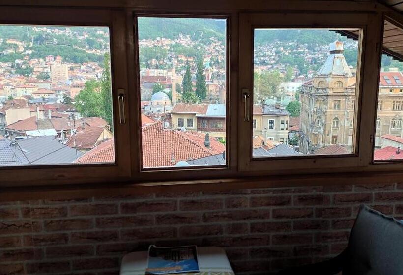 اتاق استاندارد با چشم‌انداز شهر, Curovac View