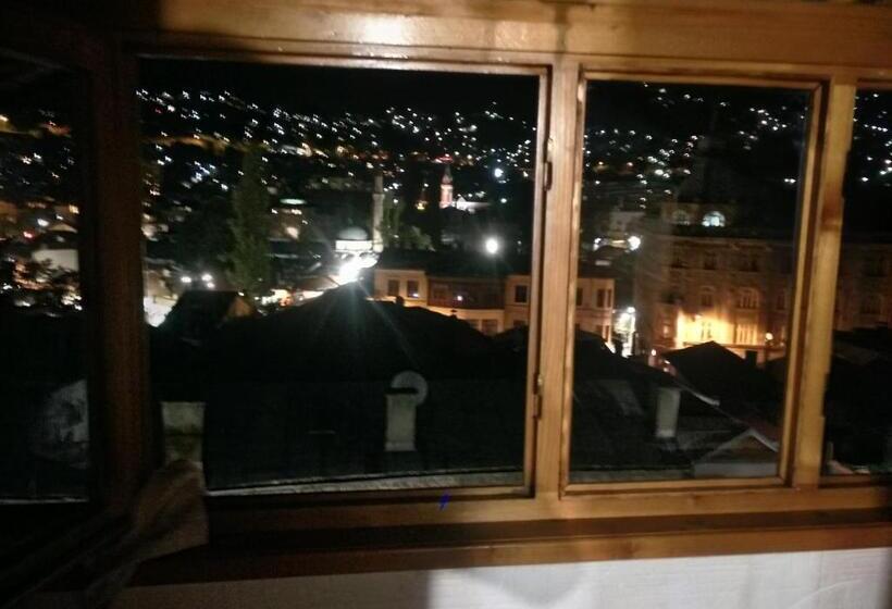 اتاق استاندارد با چشم‌انداز شهر, Curovac View