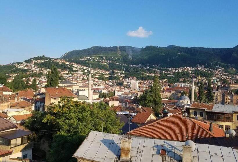 اتاق استاندارد با چشم‌انداز شهر, Curovac View