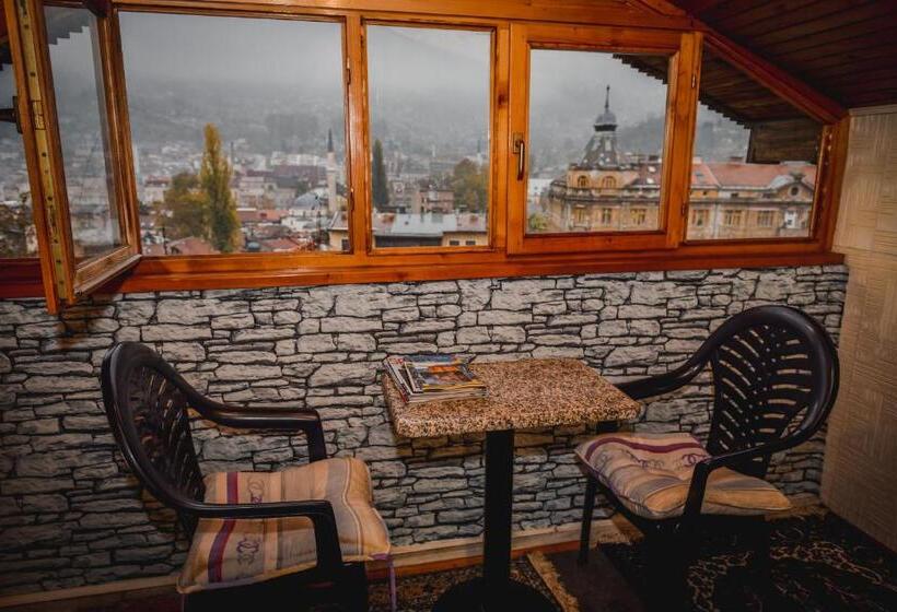 اتاق استاندارد با چشم‌انداز شهر, Curovac View