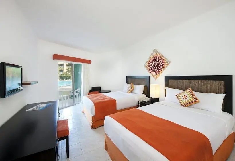 اتاق لوکس با چشم‌انداز استخر, Casa Marina Sosua, Trademark by Wyndham - All Inclusive