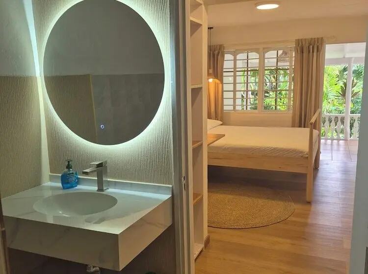 اتاق استاندارد, Beau Vallon Bungalows