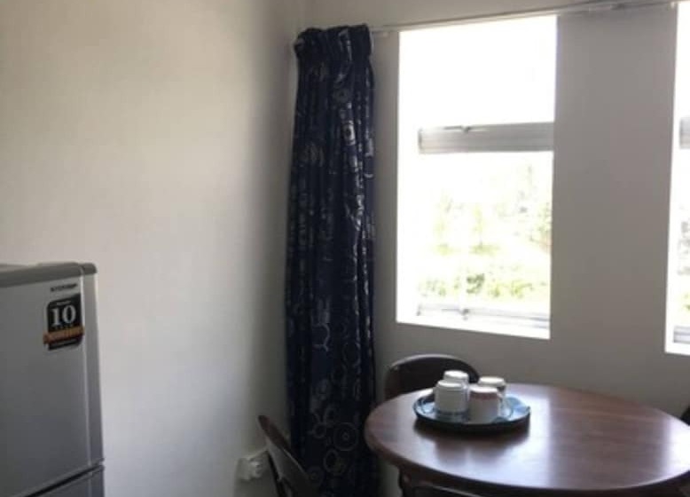 חדר משפחתי, Pg Inn