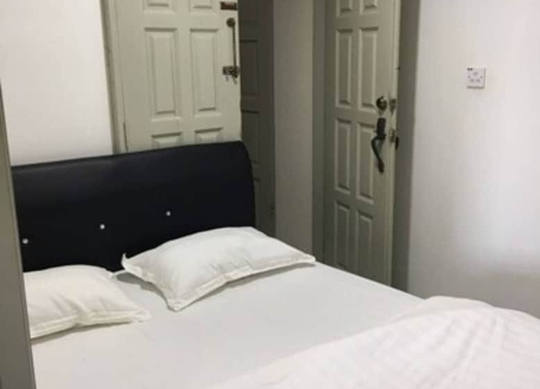 חדר משפחתי, Pg Inn