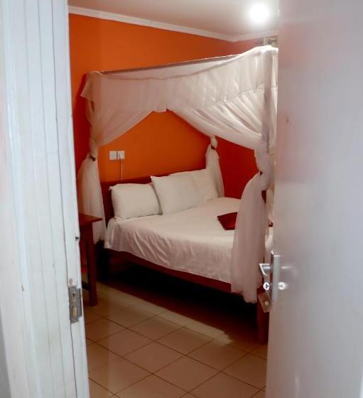 3 Bedroom Apartment, Salient Guest House
