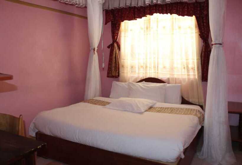 Deluxe Room, Salient Guest House
