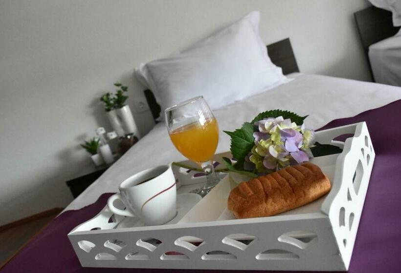 اتاق لوکس, And Winery Lozar