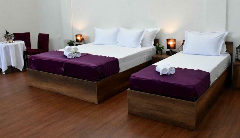 سوییت لوکس, And Winery Lozar