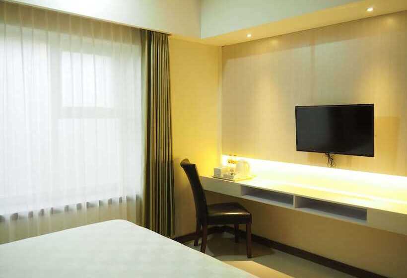 Номер Deluxe, Luminor Hotel Banyuwangi By Wh