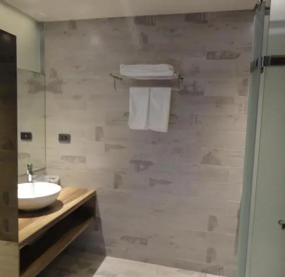 اتاق اکونومی, Travel Port Motel