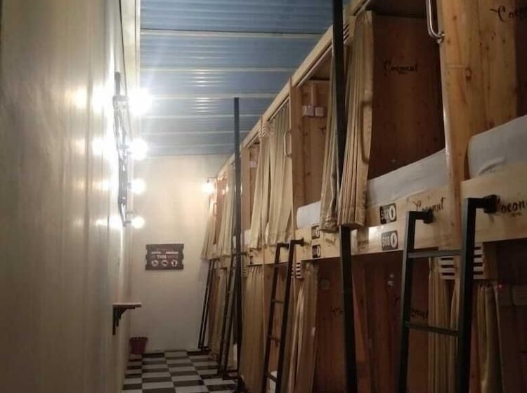 Vuode Makuusalissa, Coconut Hotel   Hostel