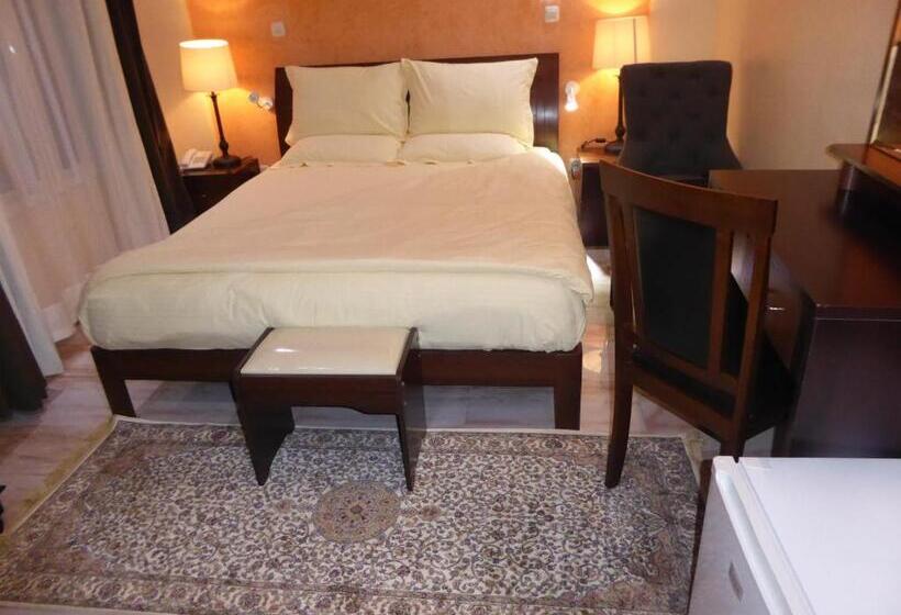 اتاق لوکس, Safyad