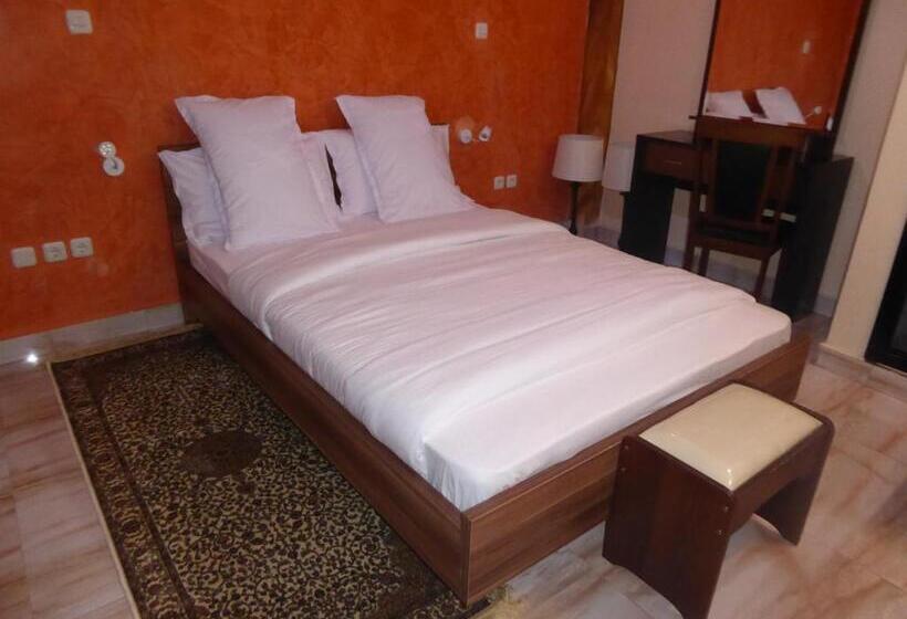 اتاق لوکس, Safyad