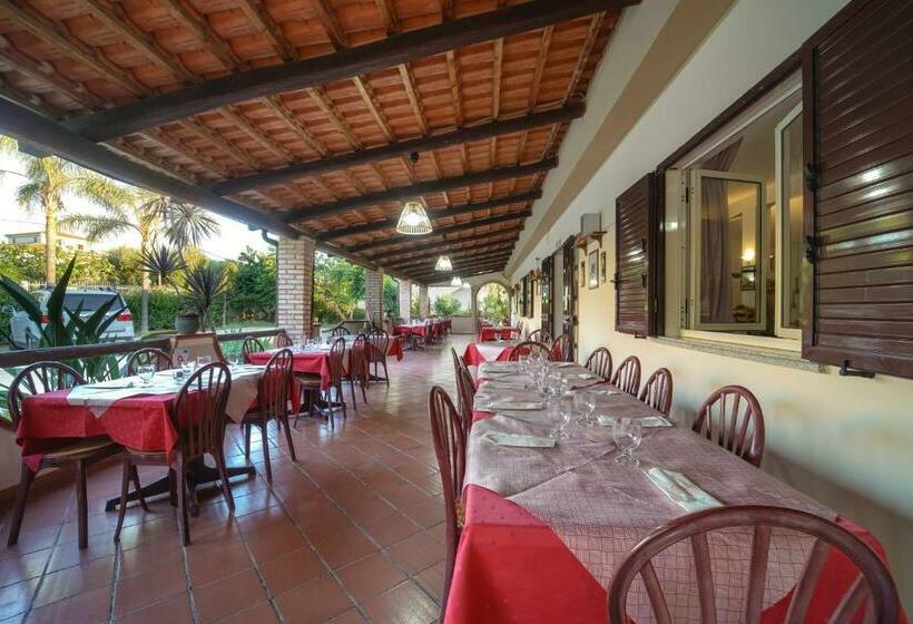 スタンダードルーム, Europa Rooms And Restaurant