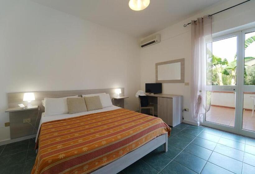 スタンダードルーム, Europa Rooms And Restaurant