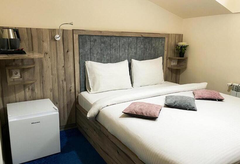 Superior Kamer, Alex