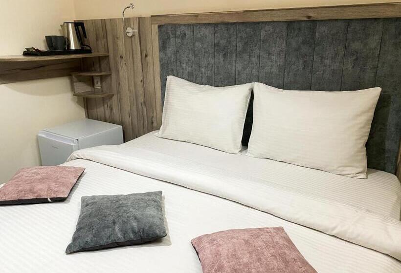 Superior Kamer, Alex