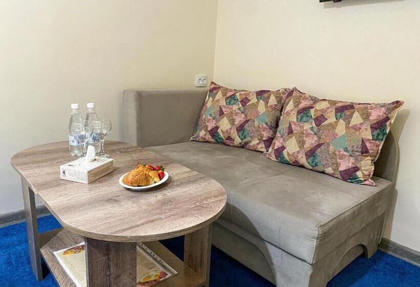 Superior Kamer, Alex