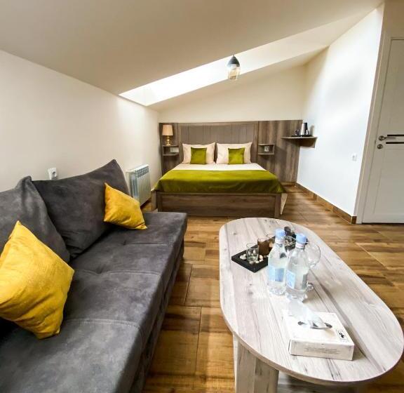 Superior Kamer, Alex