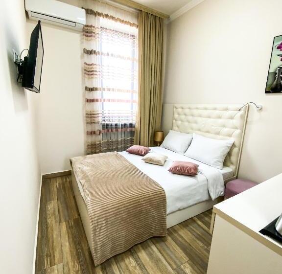 StandaardKamer, Alex