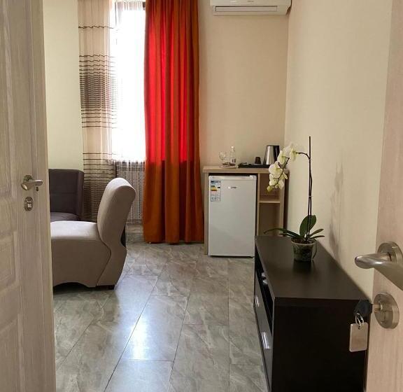 Superior Kamer, Alex